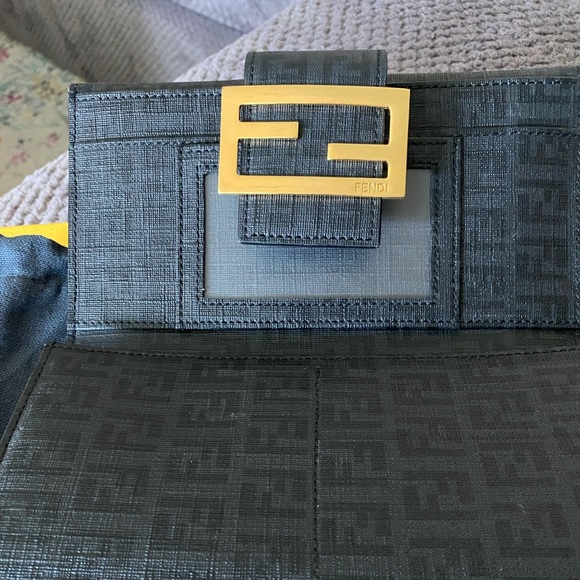 FENDI CONTINENTAL WALLET - Picture 4 of 8